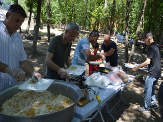 PİKNİKTE BULUŞTUK.
